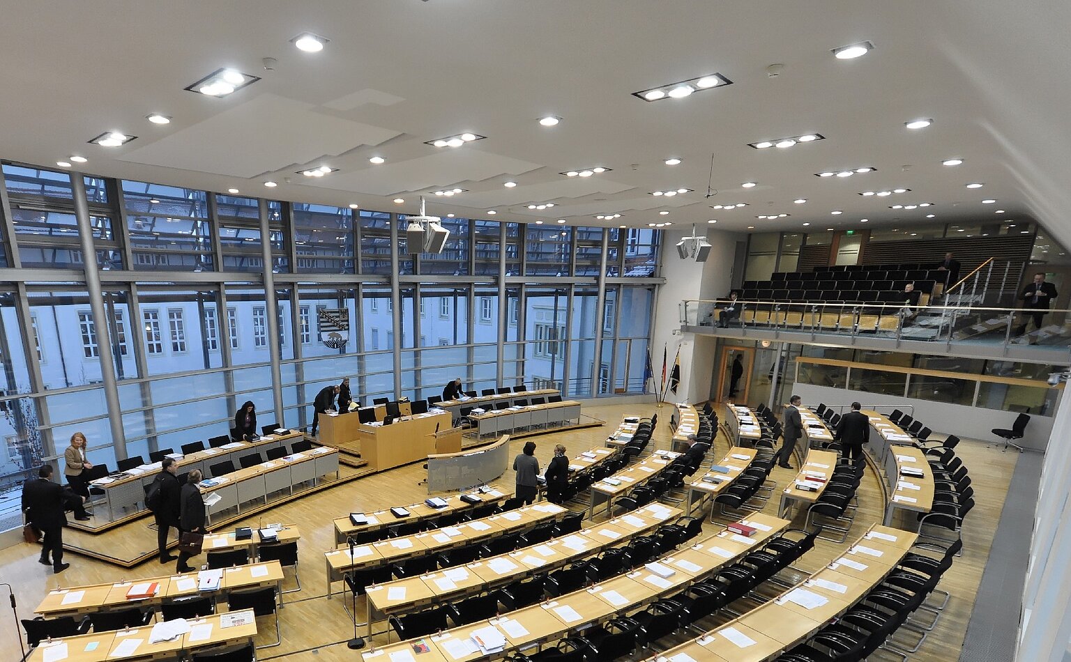  – Im Landtag von Sachsen-Anhalt könnte sich entscheiden, ob die Erhöhung des Rundfunkbeitrags kommt. Die Linke erwartet ein Signal der Intendanten, "auf eine weitere Erhöhung ihrer Gehälter" zu verzichten. (Foto: Ra Boe/Wikipedia)