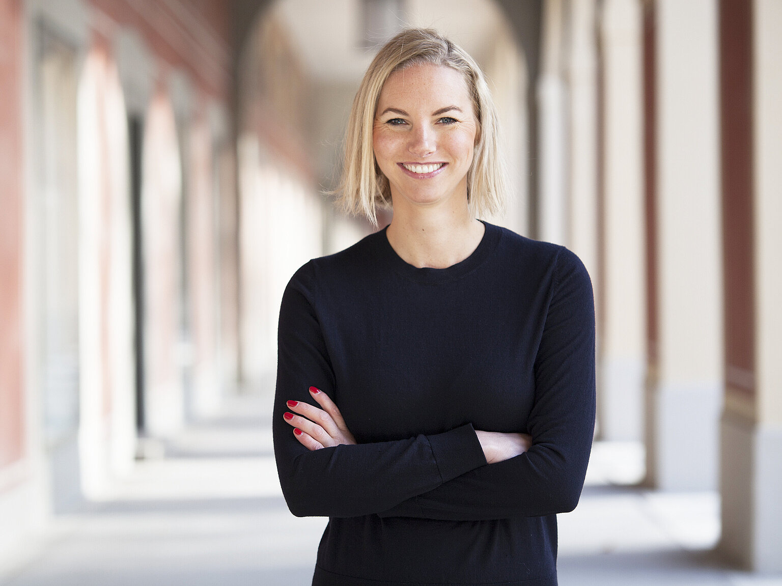 Kira Brück liebt es, frei zu arbeiten. Doch der Kontakt zu Kolleginnen und Kollegen fehlt ihr manchmal. (Foto: Lisa Marie Schmidt) – Kira Brück liebt es, frei zu arbeiten. Doch der Kontakt zu Kolleginnen und Kollegen fehlt ihr manchmal. (Foto: Lisa Marie Schmidt)