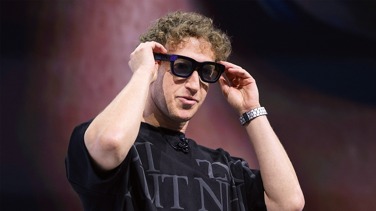  – Mark Zuckerberg mit der „Superbrille“ Orion. Wearables lassen verschwimmen, was real ist und was nicht.(Foto: pa/Reuters/Manuel Orbegozo)